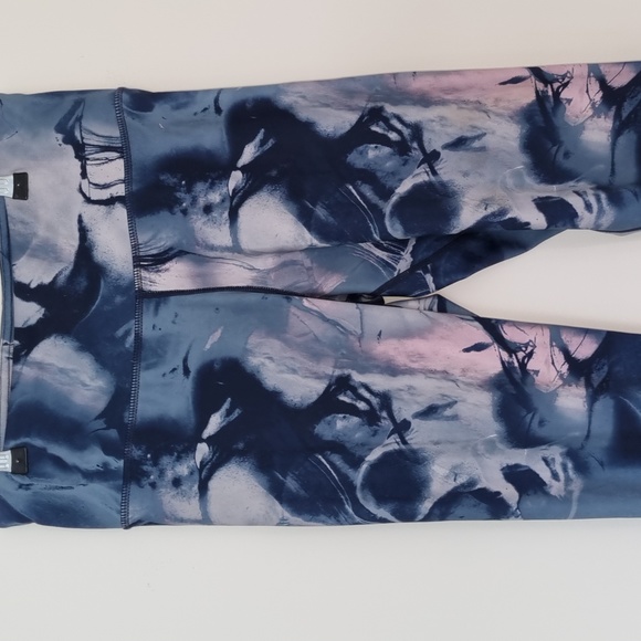 Anko active, light pink/light blue/dark blue marble print, size 12 - Picture 2 of 5